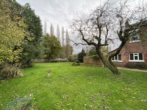 Extensive Gardens- click for photo gallery